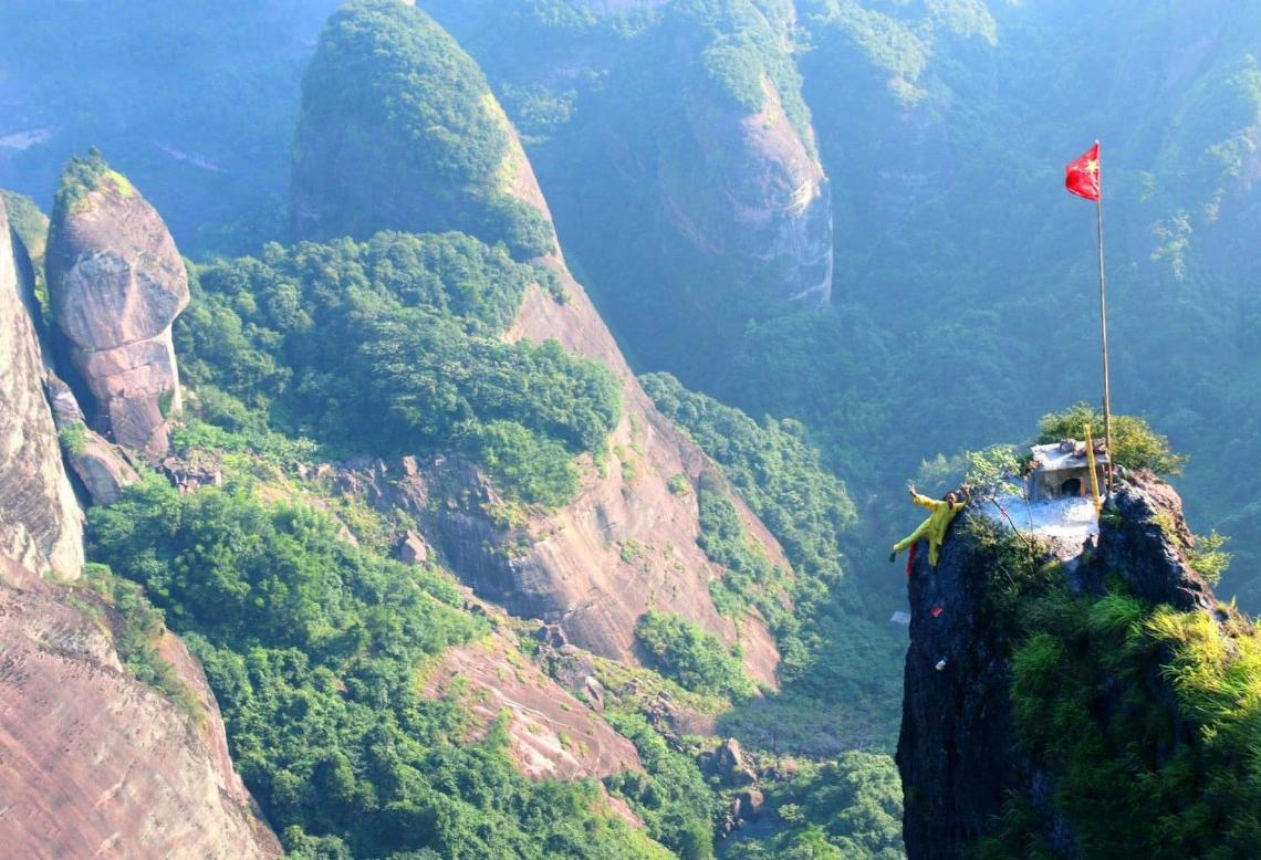 湖南崀山烧香师能飞檐走壁,湖南崀山职业烧香人飞檐走壁