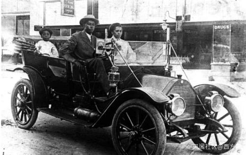 黑人天生自甘堕落？看看被美国白人摧毁的“黑人华尔街”吧