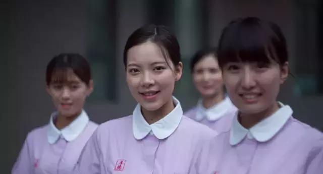 向光荣的劳动妇女致敬,向妇幼致敬的女职工