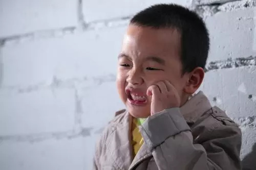 口腔溃疡的小妙招快速止痛,口腔溃疡喝水都痛怎么办