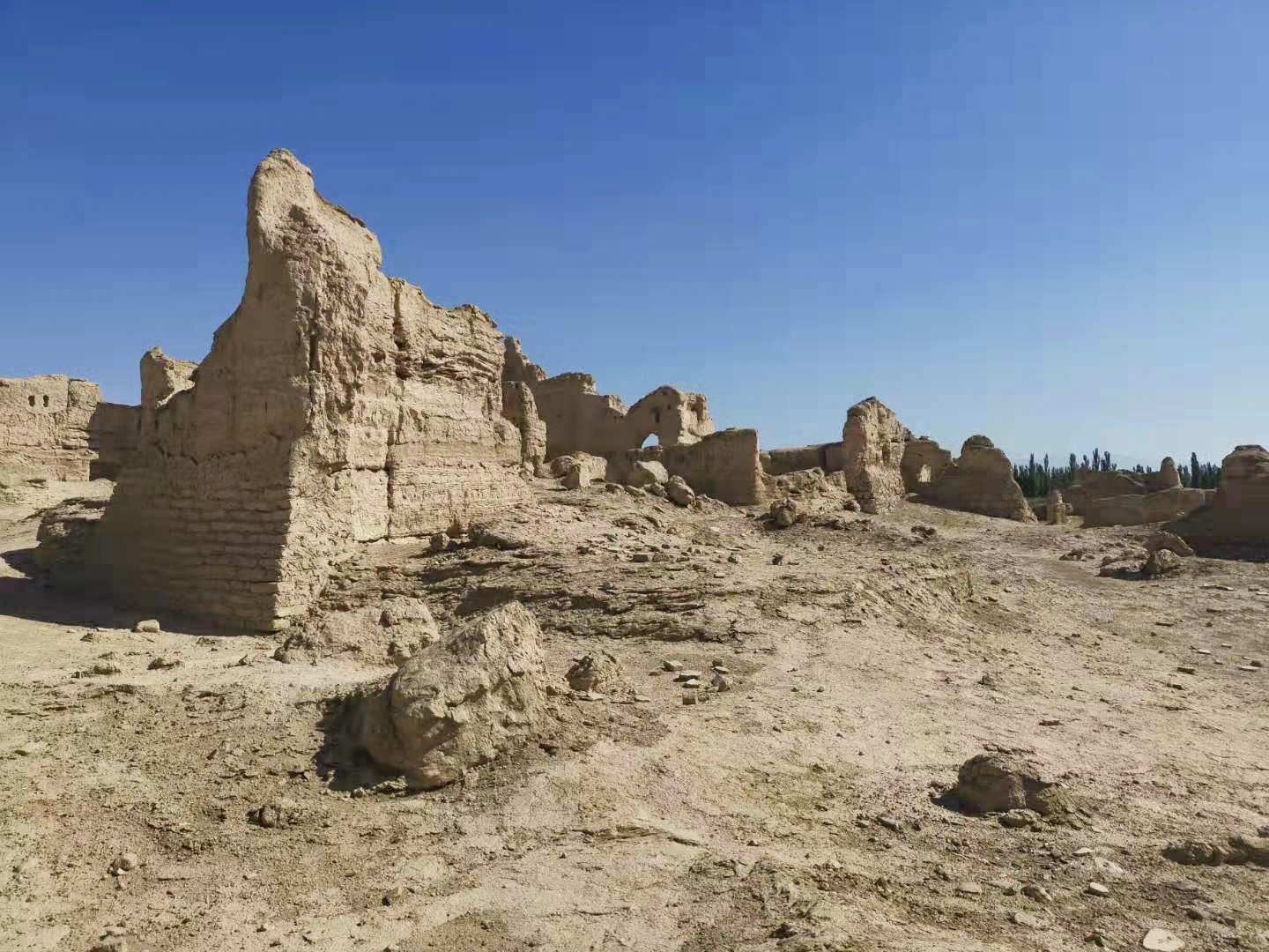 66岁退休老人独自游*疆新**54天，300元游走吐鲁番的现代与古代