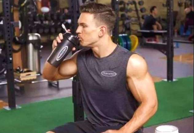 新手增肌期吃什么蛋白粉,增肌是多吃鸡蛋好还是吃蛋白粉好