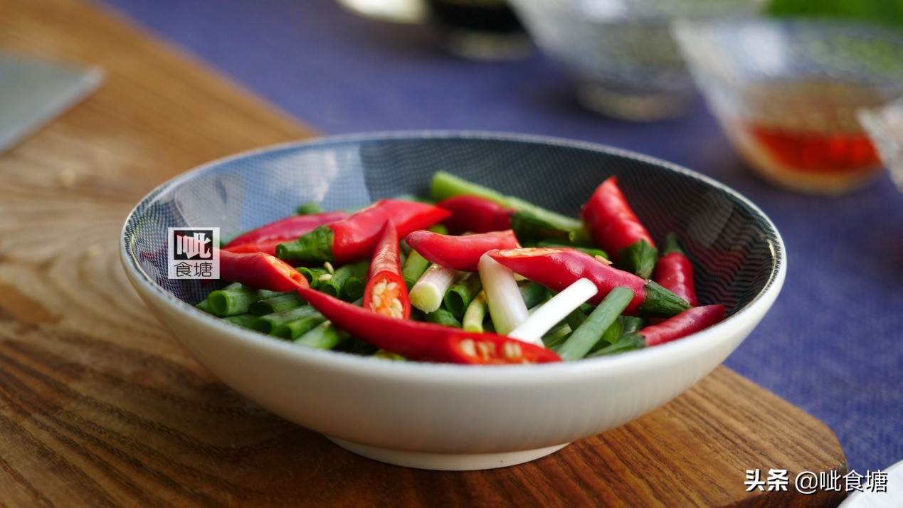 螃蟹跟什么炒好吃呢,螃蟹和什么搭配炒好吃窍门