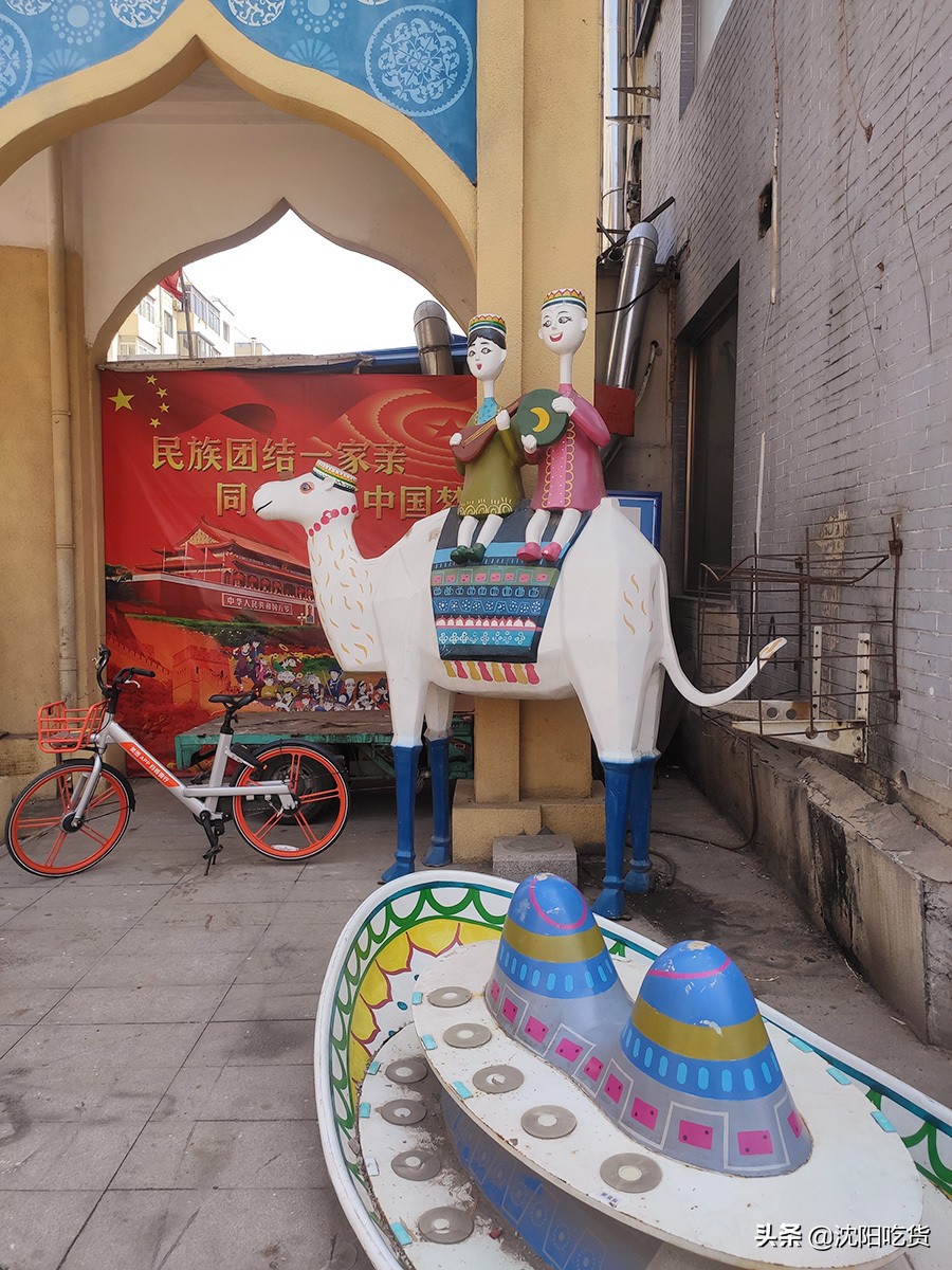 老板抽冷子就嗷一嗓子，别害怕，那是在告诉后厨给你添汤