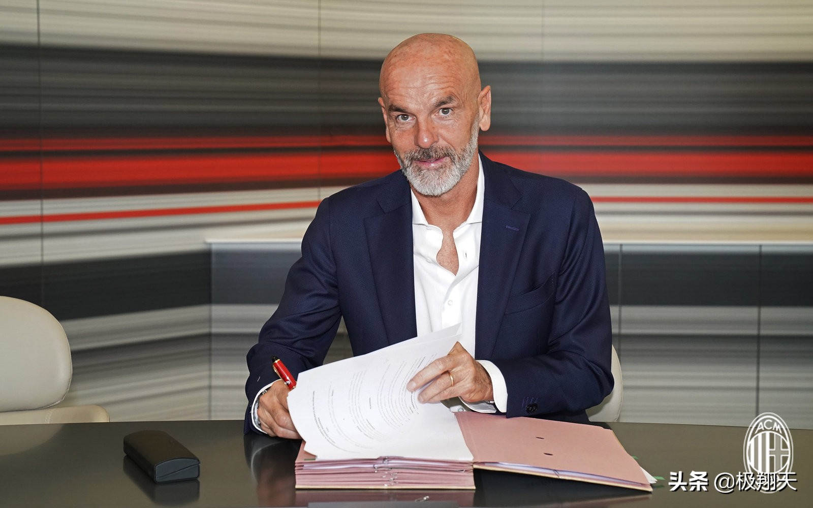 米兰为何与马尔蒂尼闹翻也要选他,马尔蒂尼助米兰巅峰