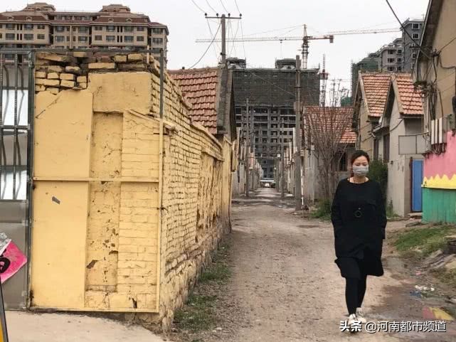 老赖变“大师”，逼哺乳期妈妈下跪！被众人扇耳光、踩踏致死！