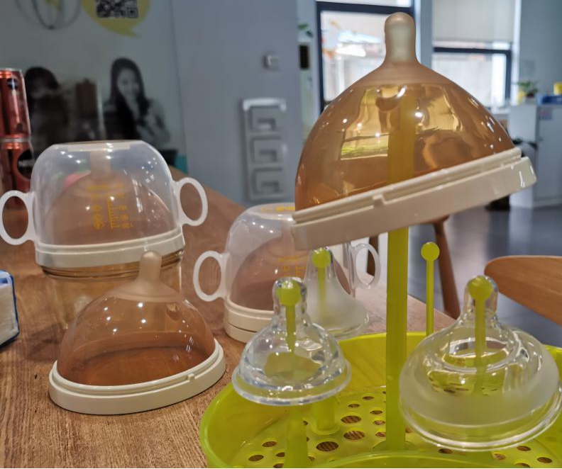 宝宝断奶两天不吃不喝嗓子哭哑了,宝宝断奶后嗓子哑