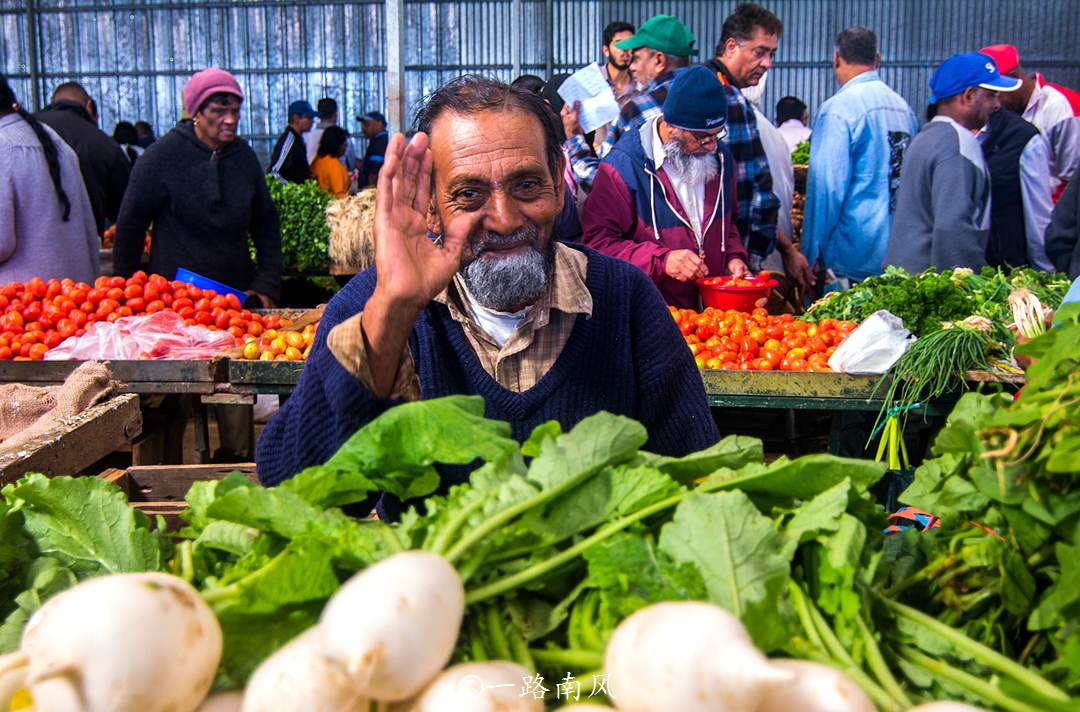 旅行来到非洲岛国,看看当地的菜市场都卖些什么
