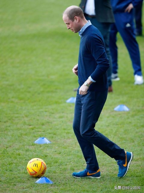 英国王室运动鞋,英国王室发黑白照