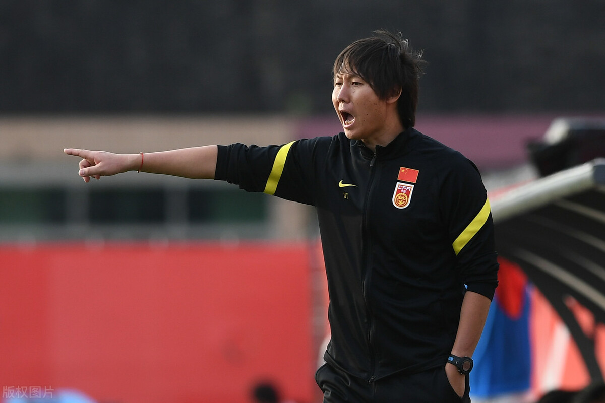 如今的中国足球缺不缺教练,中国足球的发展靠教练还是靠体制