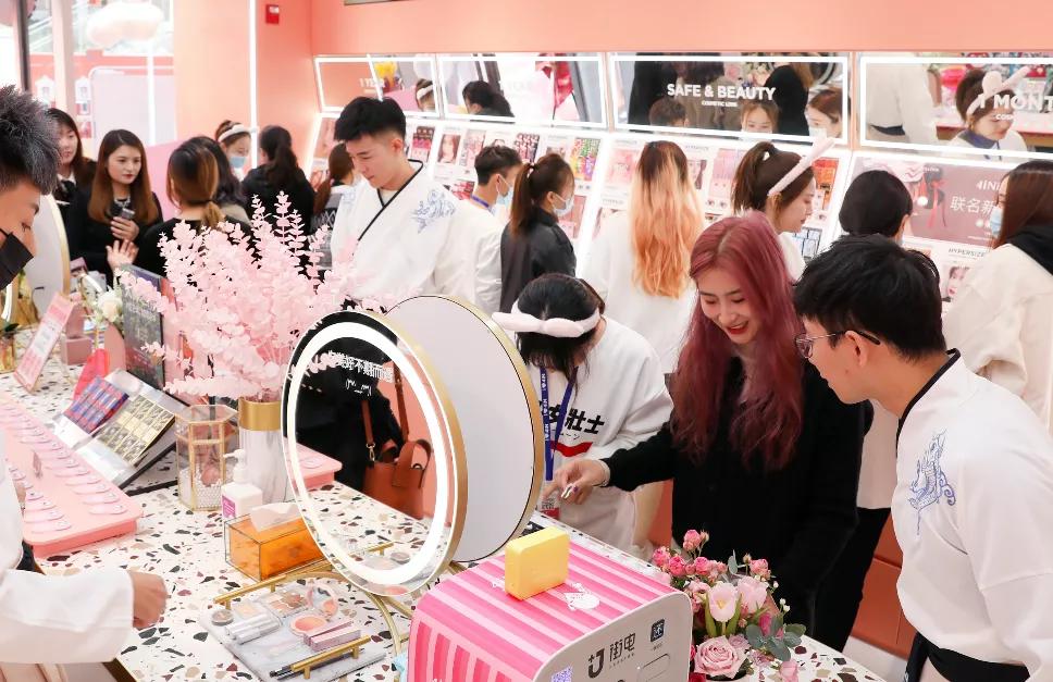 4inlook缇庣灣鍙戝睍濡備綍,4inlook缇庣灣鍓嶆櫙