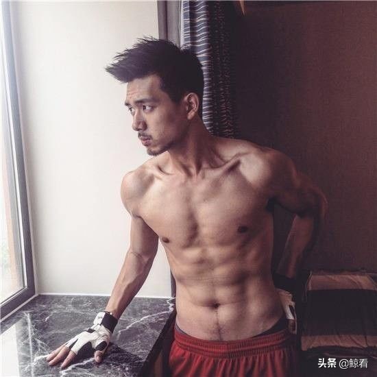 都说上天偏爱努力的小孩,看到李现的经历,确实不假