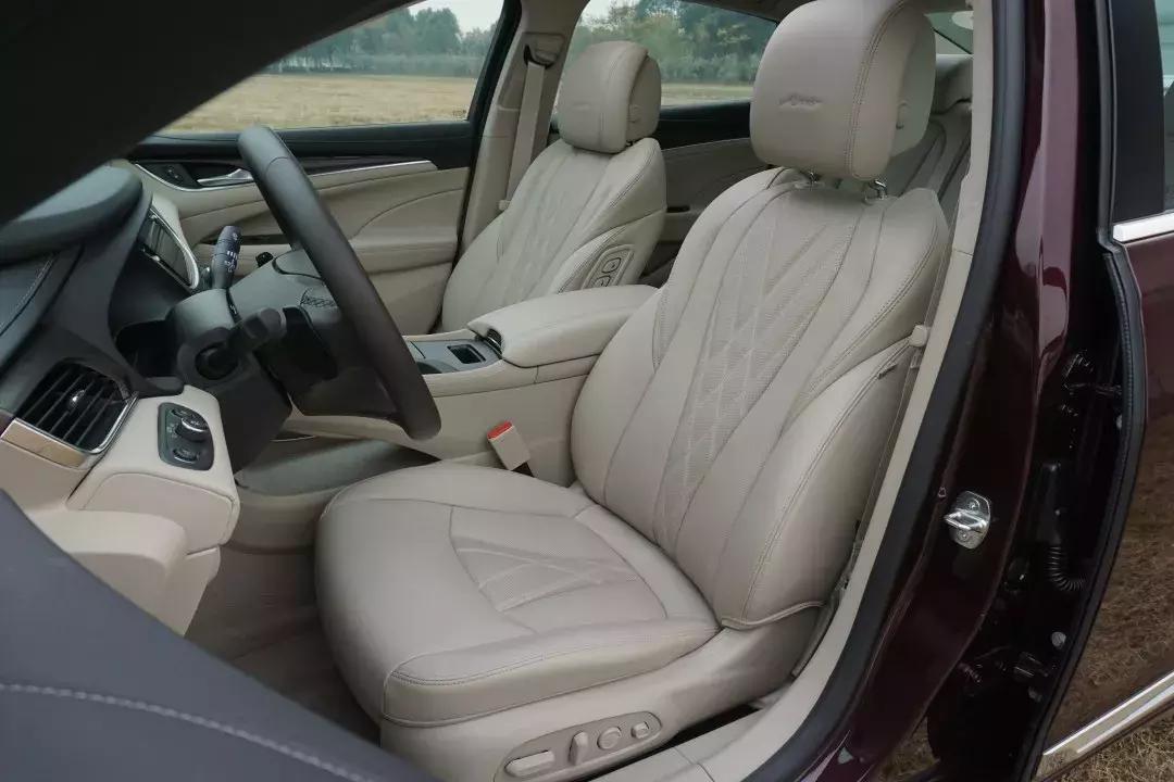 君越凯美瑞哪个更值得买,君越艾维亚和凯美瑞2.5g怎么选