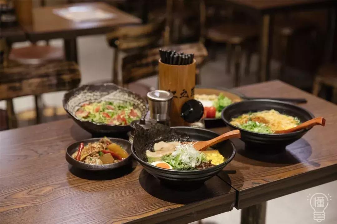 一口气开了三家火锅,一口气连开六家店