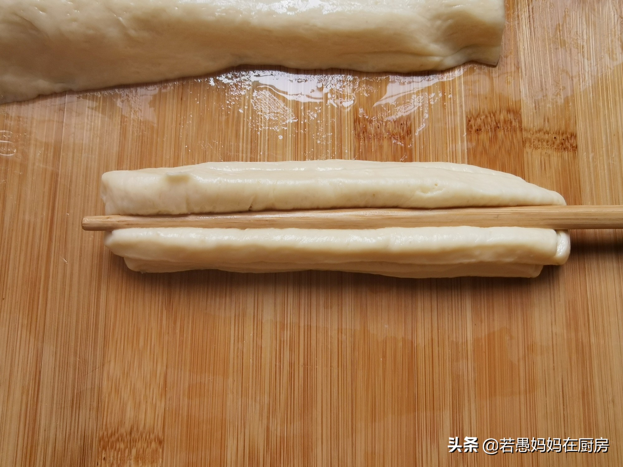 做油条泡打粉与苏打粉的区别,炸油条放苏打粉泡打粉酵母粉配方