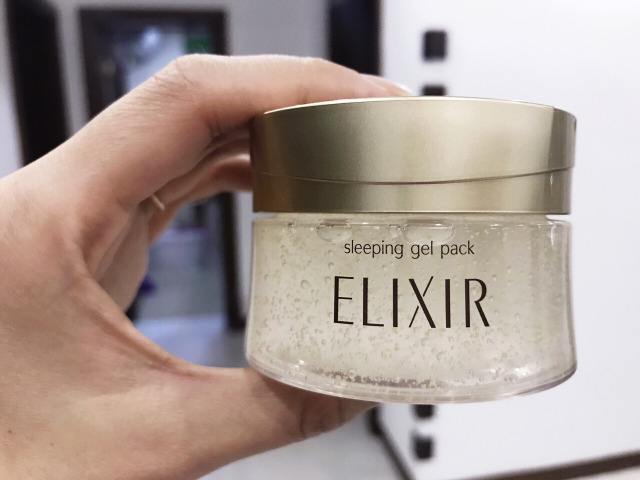 皮肤黑适合用什么样的美白精华,美白精华可以让黑皮肤变白