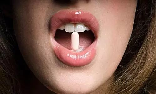 四十多岁门牙缝隙越来越大怎么办,儿童门牙缝隙越来越大原因