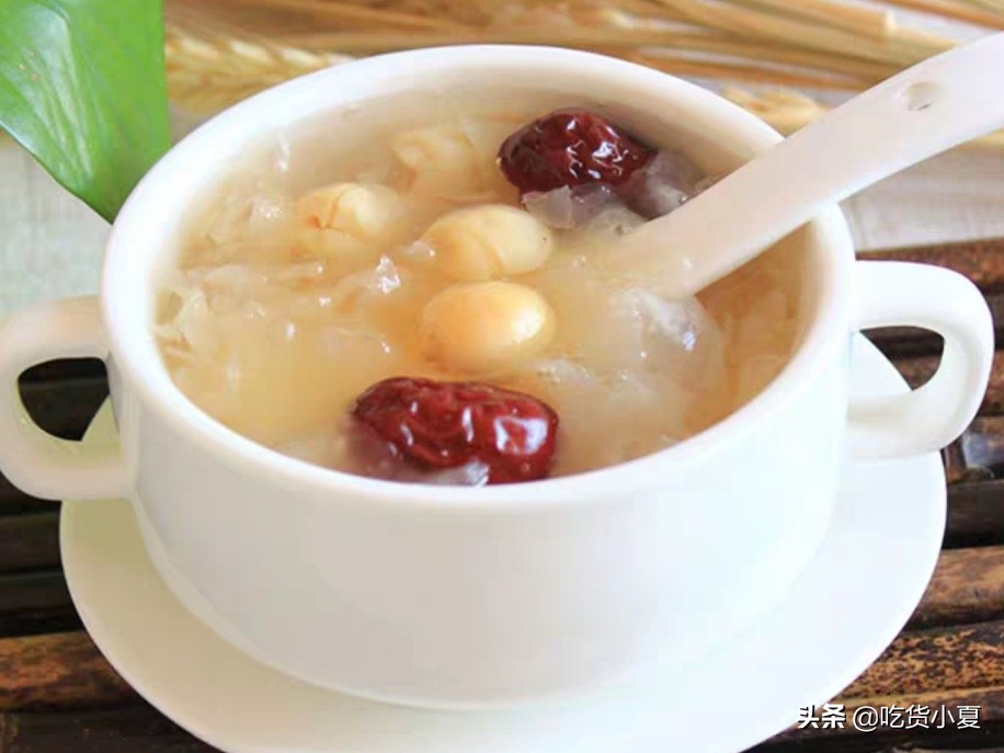 银耳怎么煲粥才能出胶原蛋白,怎样做银耳羹才能熬出胶原蛋白