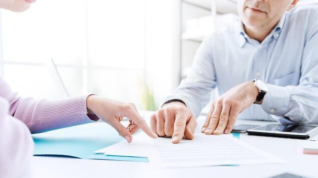 老公欠债生活一塌糊涂该不该离婚,老公赚不到钱靠借钱过日子怎么办