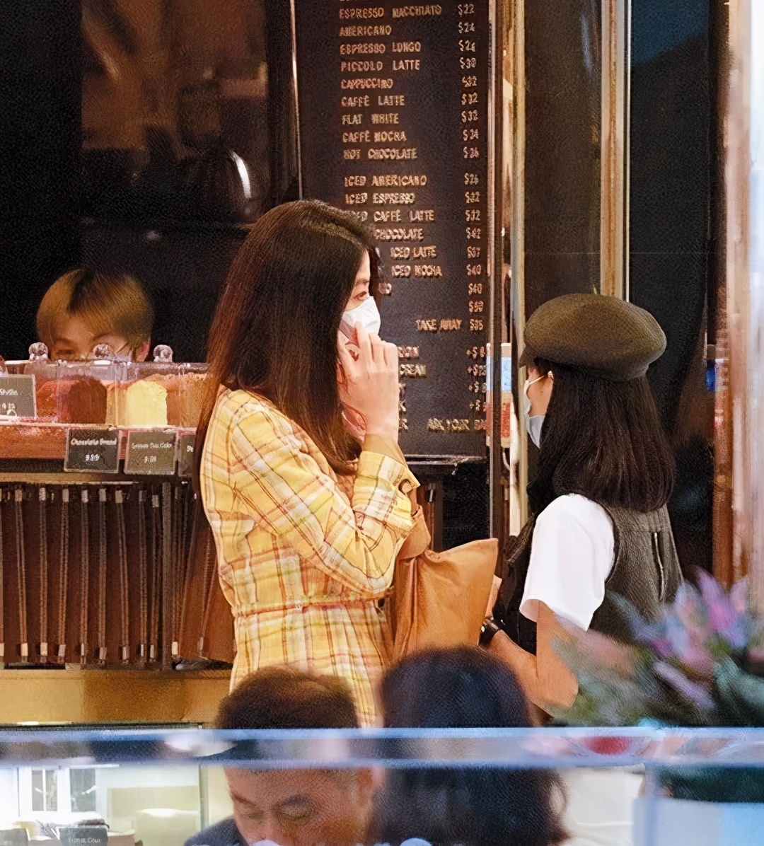 陈慧琳白连体裤出席活动,陈慧琳穿地摊衣服