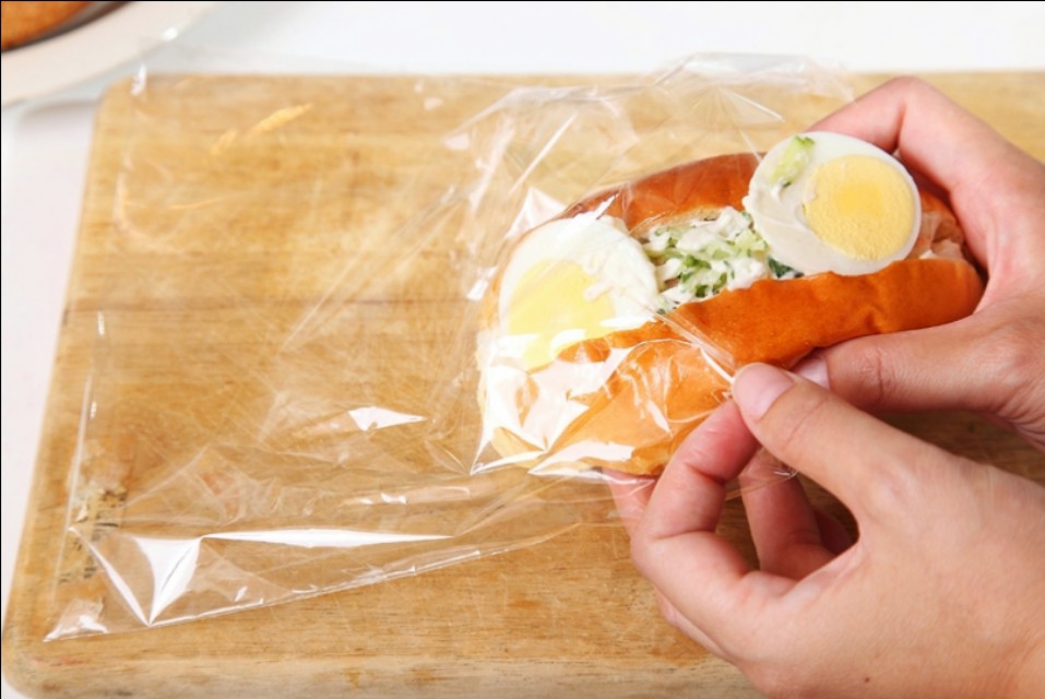 新出炉的面包怎么保存,买的面包第二天吃怎么保存