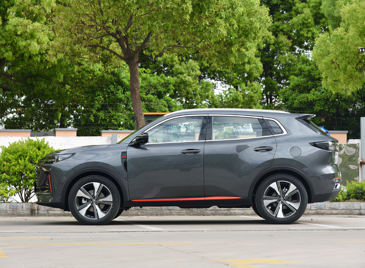 长安cs75plus与cs55plus静音效果,长安cs55plus跑120公里飘吗