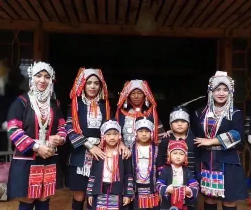 云南少数民族服饰图片,最好看的云南民族服饰