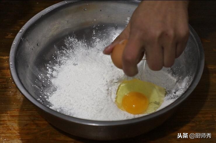 为什么炸的蘑菇很脆但是很油,干炸蘑菇怎么做不回软