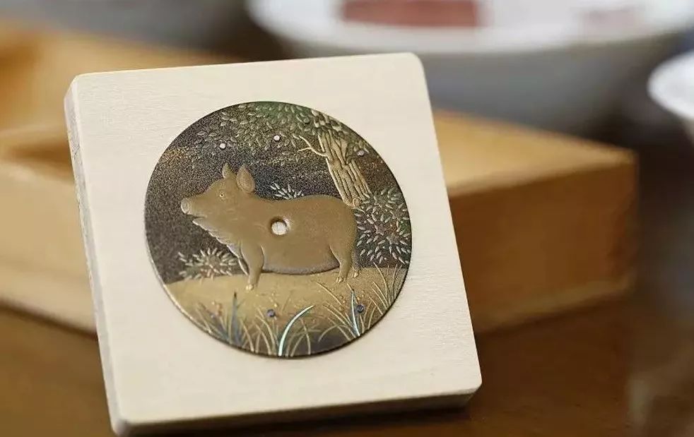 各大牌新年限量款,大牌猪年限定单品图片