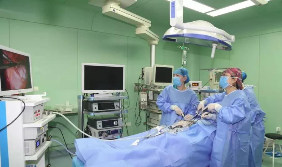 静脉麻醉下宫腔镜息肉摘除,微创子宫切除后19天大出血