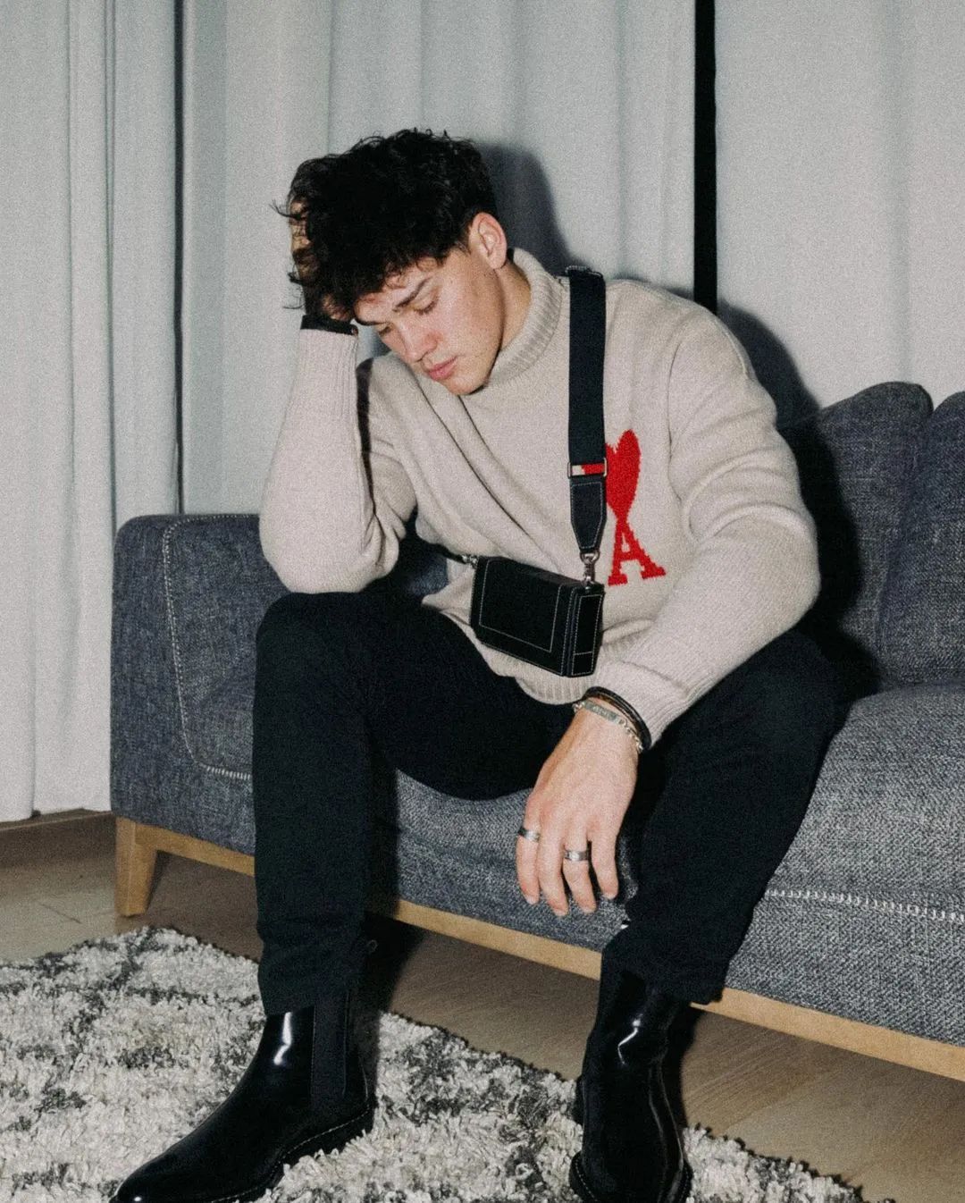 十九岁网红男孩NoahBeck首次登上高端时尚杂志封面