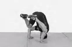 倒立的正确姿势及好处,倒立对身体的好处