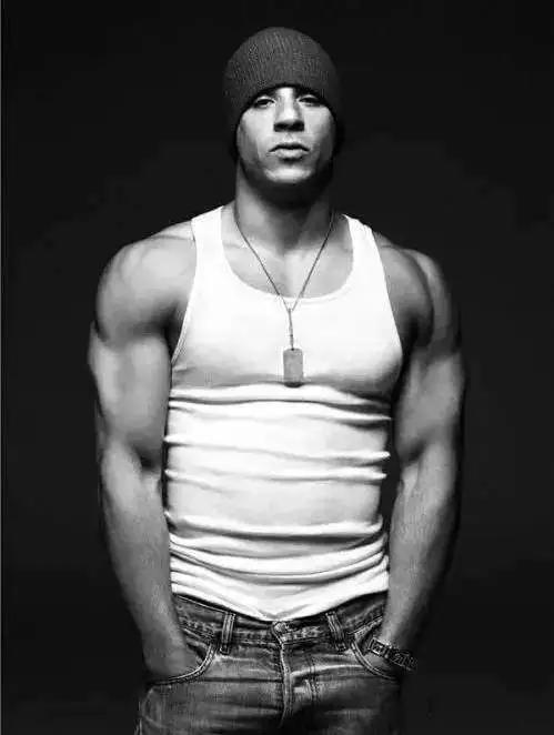 美国巨石强森肌肉图片,巨石强森终结者