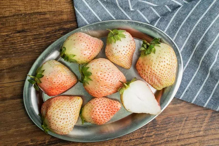 一下子吃了30颗草莓,吃了半斤草莓