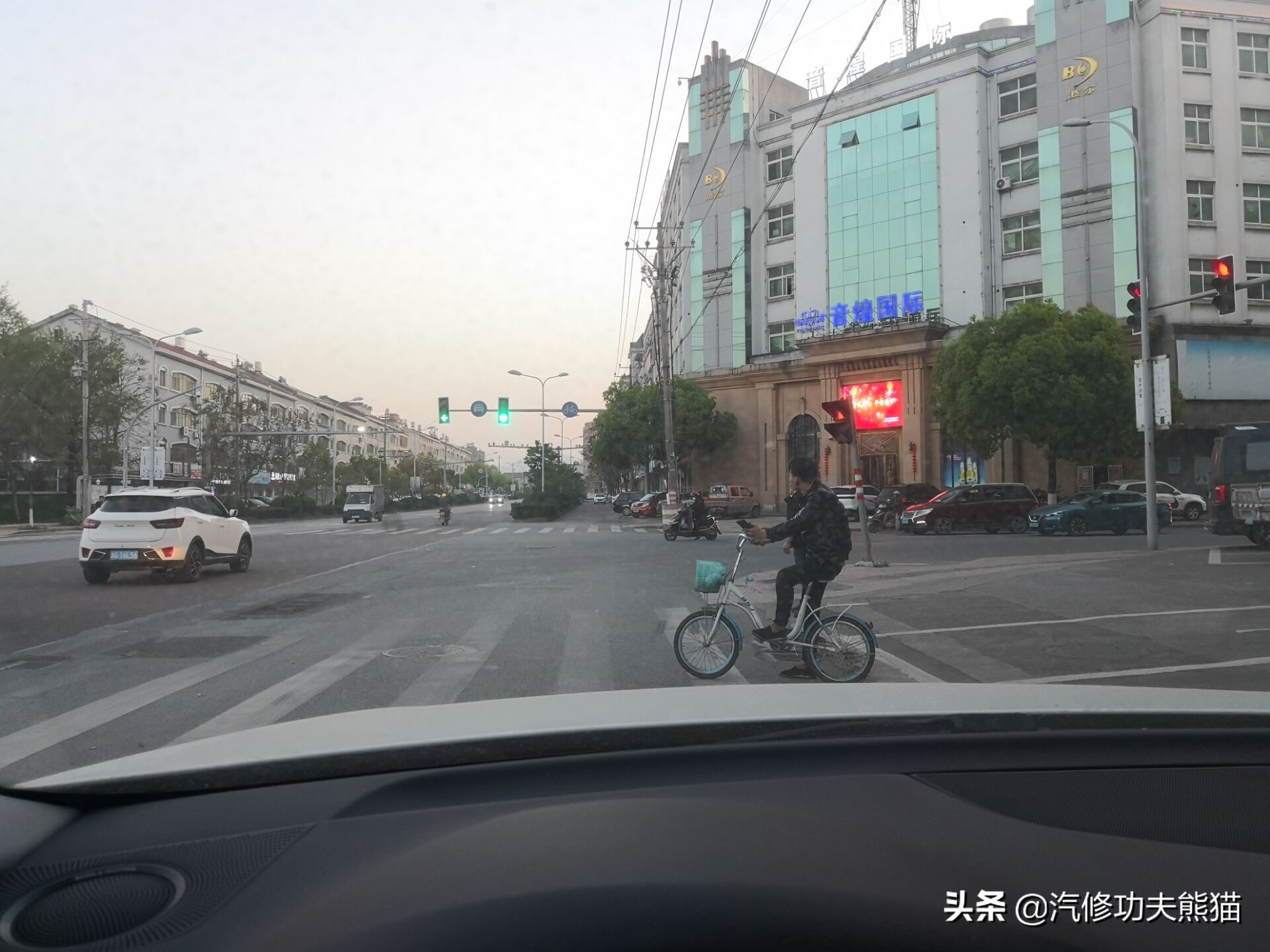 奥迪为何不能解决发动机烧机油,奥迪q5lea888三代发动机烧机油么