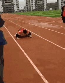 刚租的房子,打扫时发现的前租客留下的东西,要告诉房东吗?