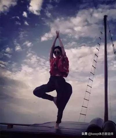 改善肌肉僵硬的运动,运动前通过拉伸来唤醒僵硬的肌肉