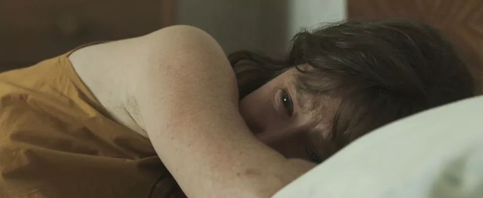 痴心妻子为“爱”绑架无知少女满足丈夫的施虐癖！