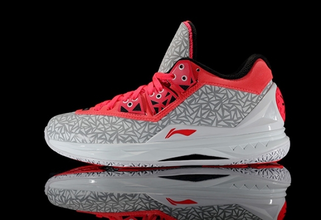 nba球员圣诞节穿什么鞋,nba球星平时穿什么鞋