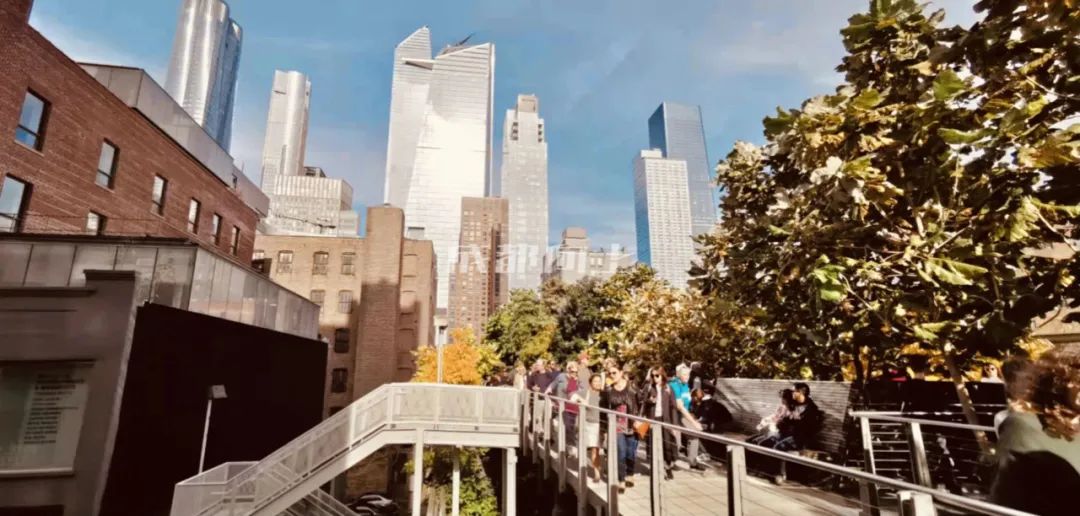 如何让成都变东京？网友：大LOGO收敛点