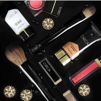 美腻与智慧并存，娱乐圈富婆们的生意经