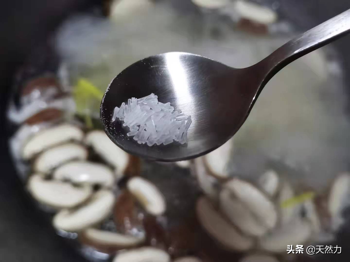 猪肝汤怎么做又嫩又不糊汤,猪肝汤要怎么做才脆爽