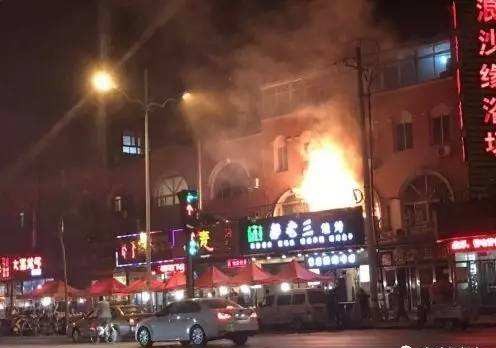 烧烤炉起火正确方法,烧烤店老板引以为戒