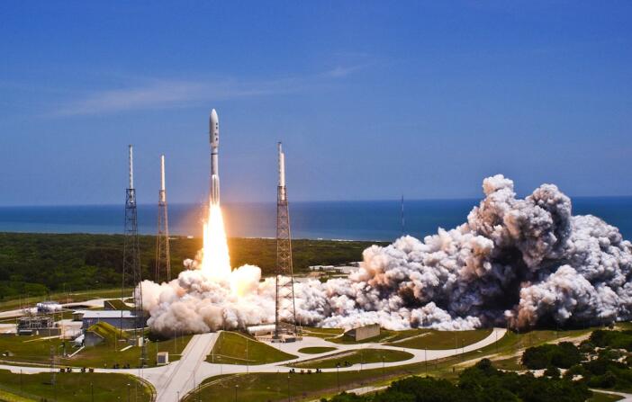 飞行200亿公里旅行者1号传回照片,旅行者号飞了185亿公里发现了什么