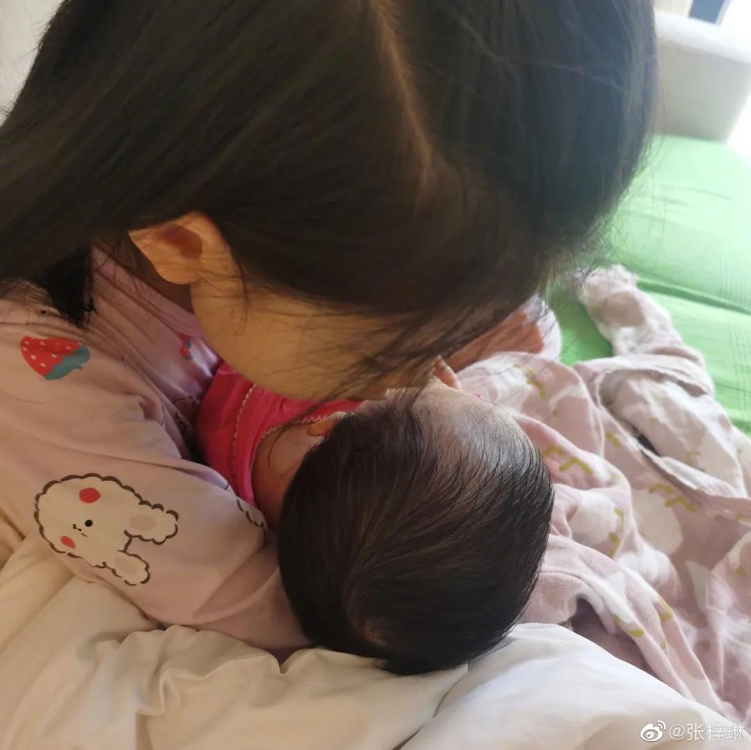 明星六一齐晒照：唐嫣陈妍希晒娃，热巴娜扎美照，安以轩令人泪目