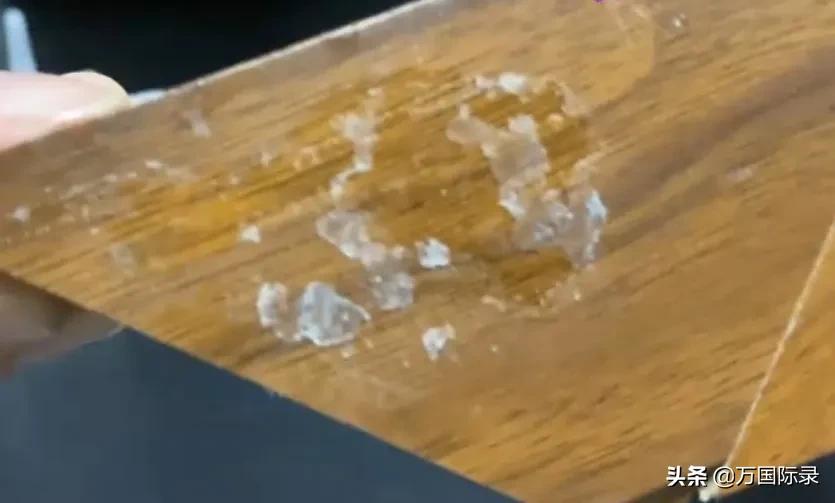 502胶水弄到漆面上怎么去除,502胶水滴到木板上怎么清除