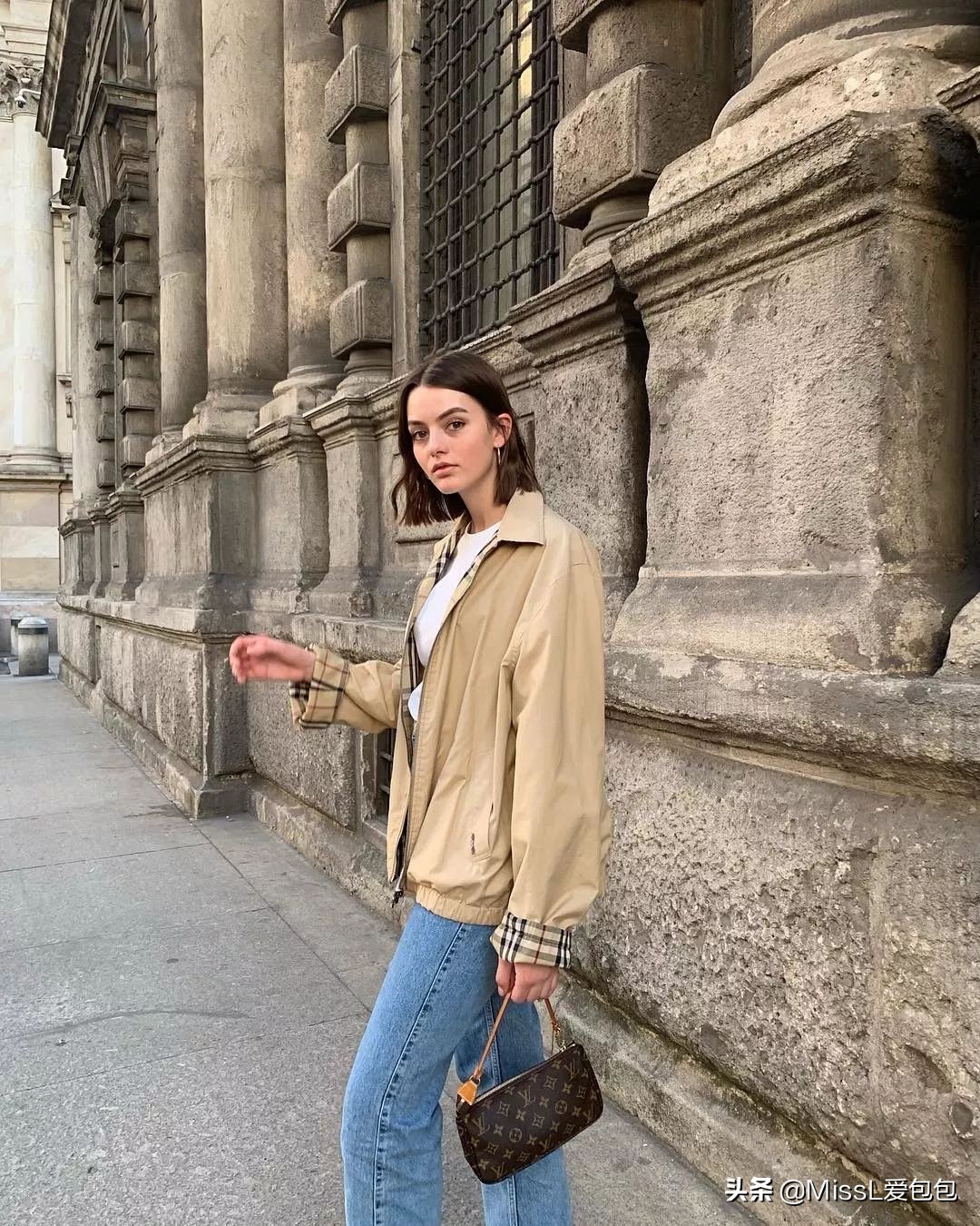 有哪些手袋既经典又时髦呢,时髦氛围感的必备单品迷你手袋