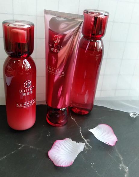 国货清洁毛孔御泥坊实测,国货美白佰草集