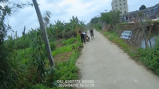 斗门老司机开宝马失误跌落鱼塘！河水灌入车内危在旦夕！急中生智“神”操作脱险！