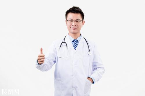 儿子误把502滴眼睛,宝妈反应迅速医生夸奖,但家长不能跟一辈子